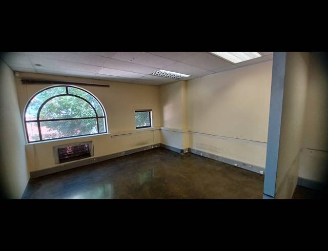 389M² OFFICE TO LET IN HYDE PARK